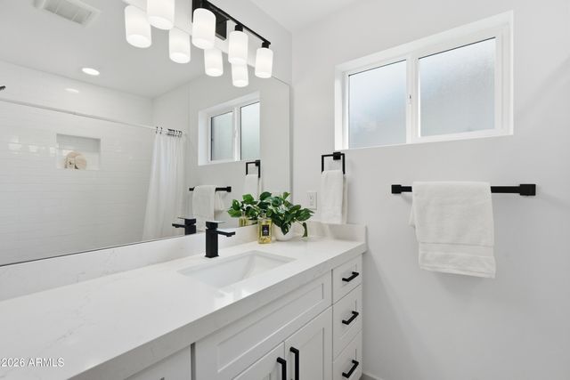 8162 N 1ST Avenue, Phoenix, AZ 85021