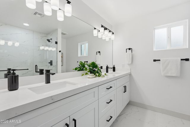 8162 N 1ST Avenue, Phoenix, AZ 85021