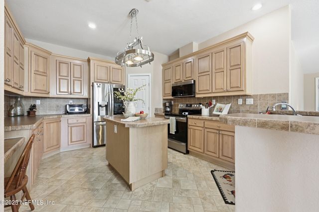 112 WATERSIDE Avenue, Satsuma, FL 32189