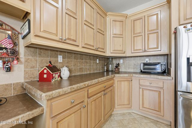 112 WATERSIDE Avenue, Satsuma, FL 32189