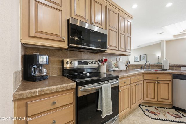 112 WATERSIDE Avenue, Satsuma, FL 32189