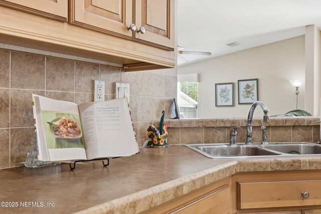 112 WATERSIDE Avenue, Satsuma, FL 32189