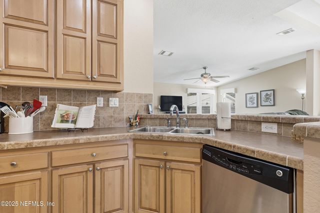 112 WATERSIDE Avenue, Satsuma, FL 32189