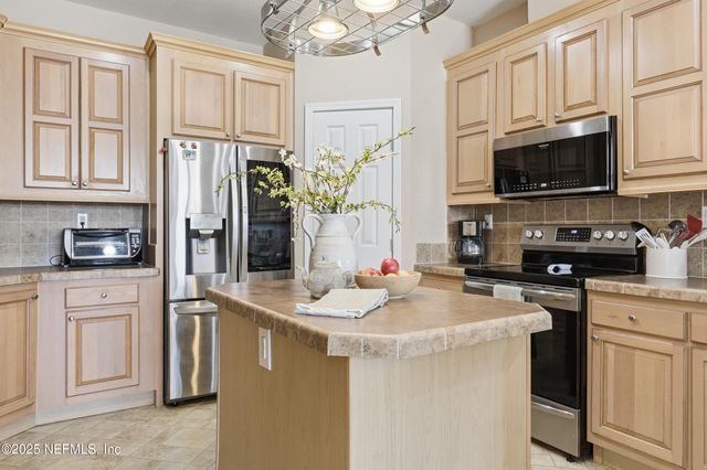 112 WATERSIDE Avenue, Satsuma, FL 32189