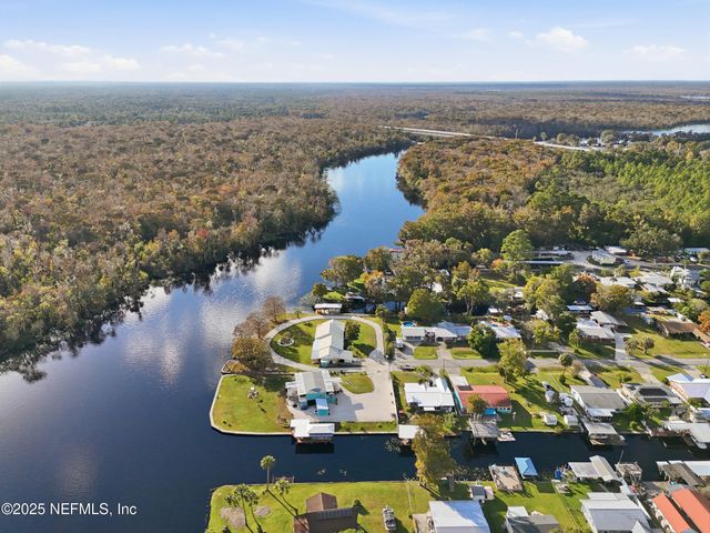 112 WATERSIDE Avenue, Satsuma, FL 32189