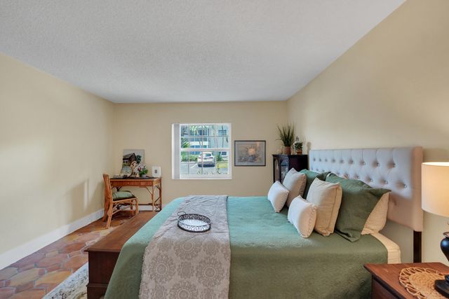 6473 BAY CLUB Drive 1, Fort Lauderdale, FL 33308