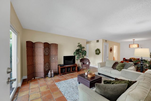 6473 BAY CLUB Drive 1, Fort Lauderdale, FL 33308