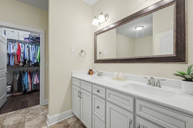 2214 Chaucer Park Ln, Thompsons Station, TN 37179