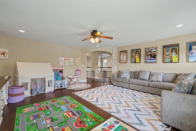 2214 Chaucer Park Ln, Thompsons Station, TN 37179