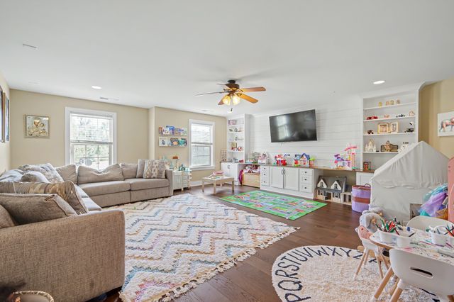 2214 Chaucer Park Ln, Thompsons Station, TN 37179