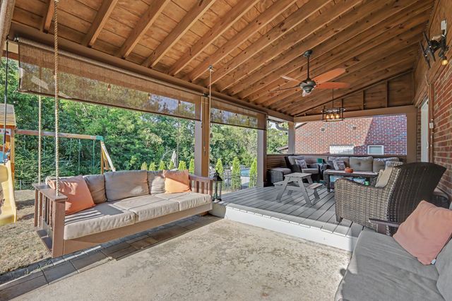 2214 Chaucer Park Ln, Thompsons Station, TN 37179