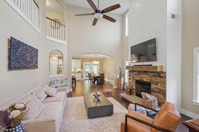 2214 Chaucer Park Ln, Thompsons Station, TN 37179
