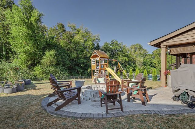 2214 Chaucer Park Ln, Thompsons Station, TN 37179