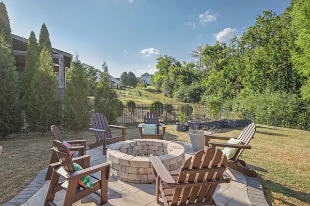 2214 Chaucer Park Ln, Thompsons Station, TN 37179