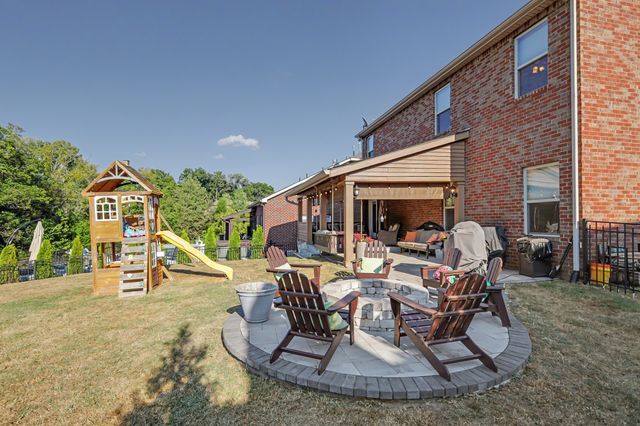 2214 Chaucer Park Ln, Thompsons Station, TN 37179