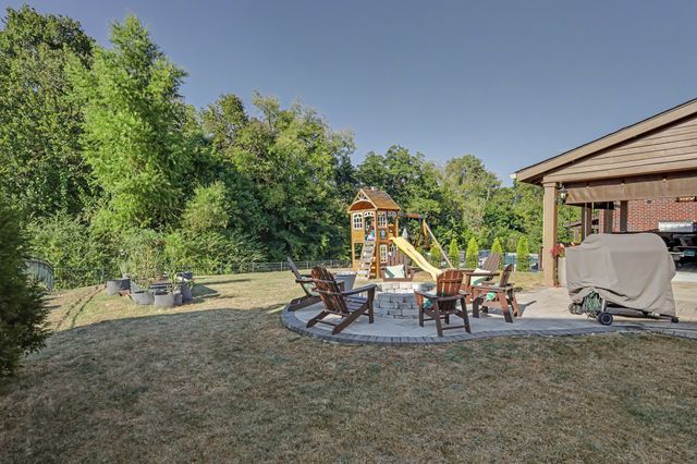 2214 Chaucer Park Ln, Thompsons Station, TN 37179