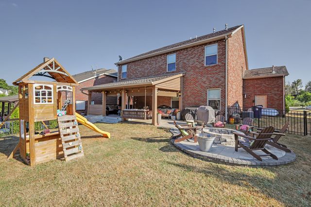 2214 Chaucer Park Ln, Thompsons Station, TN 37179
