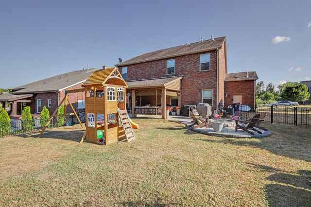 2214 Chaucer Park Ln, Thompsons Station, TN 37179