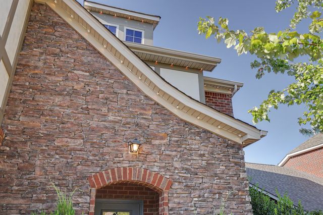 2214 Chaucer Park Ln, Thompsons Station, TN 37179