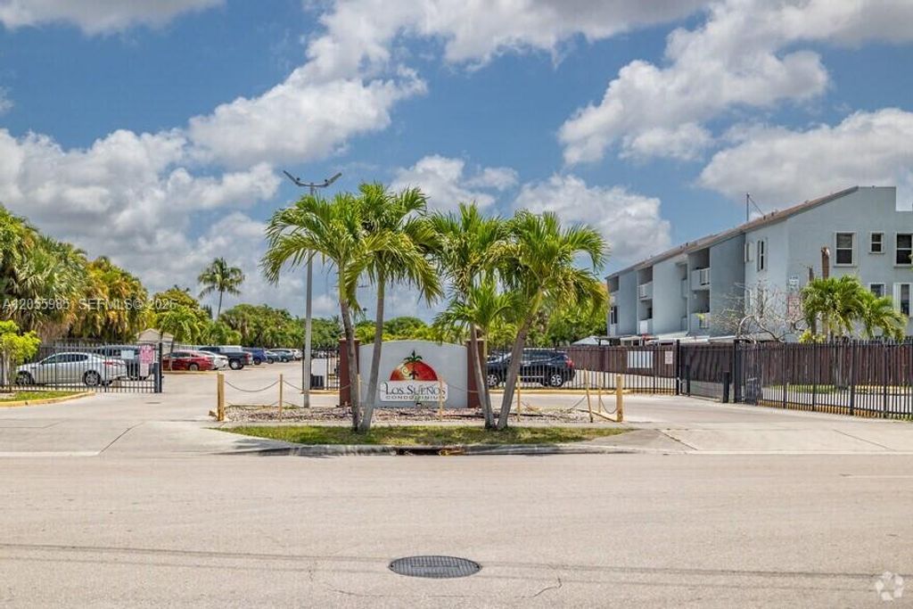 1725 W 60th Street F202, Hialeah, FL 33012