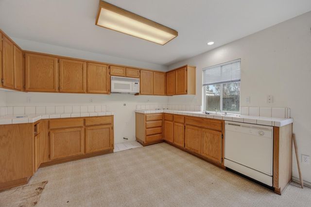 8916 Mandalay Way, Elk Grove, CA 95624