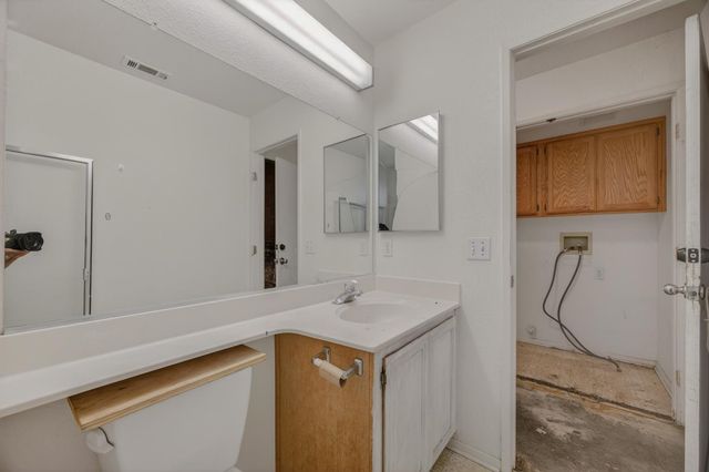 8916 Mandalay Way, Elk Grove, CA 95624