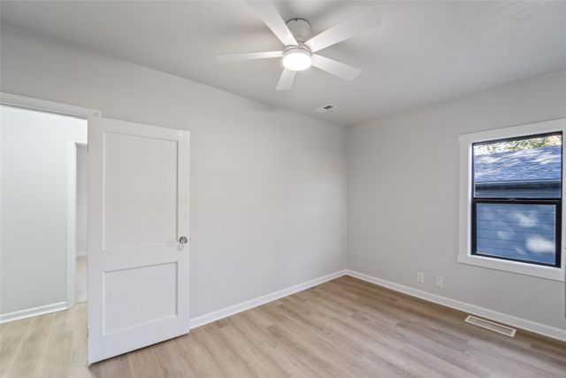 5327 Urbandale Avenue, Des Moines, IA 50310