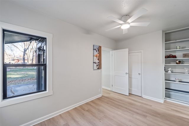 5327 Urbandale Avenue, Des Moines, IA 50310