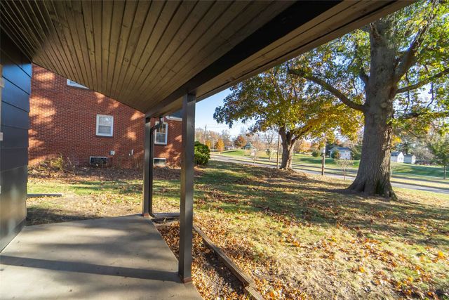 5327 Urbandale Avenue, Des Moines, IA 50310