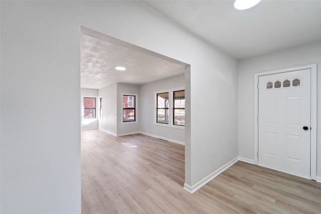 5327 Urbandale Avenue, Des Moines, IA 50310