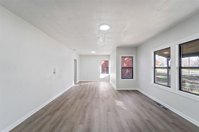 5327 Urbandale Avenue, Des Moines, IA 50310