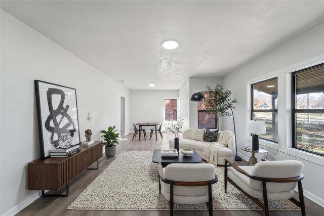 5327 Urbandale Avenue, Des Moines, IA 50310