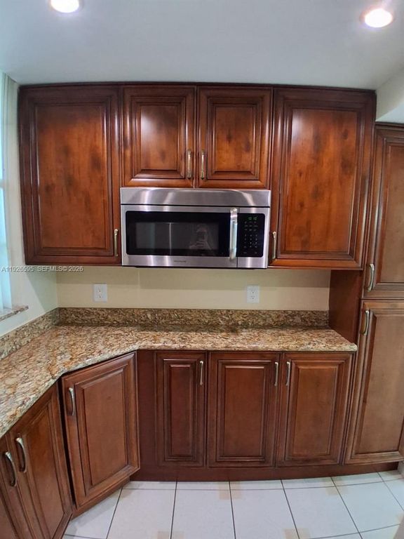 2905 Point East Drive L302, Aventura, FL 33160