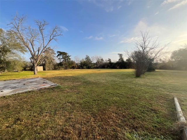 1672 Fm 318, Hallettsville, TX 77964
