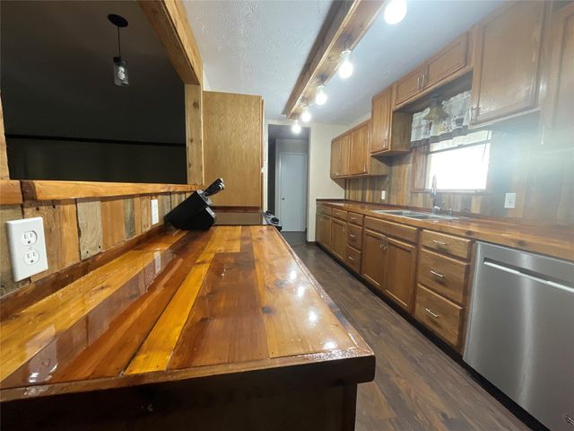 1672 Fm 318, Hallettsville, TX 77964