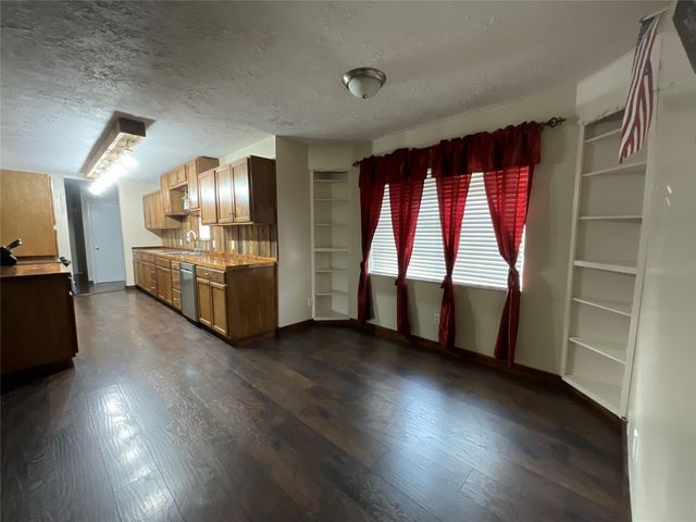 1672 Fm 318, Hallettsville, TX 77964