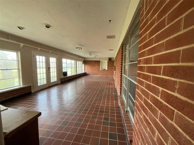 1672 Fm 318, Hallettsville, TX 77964