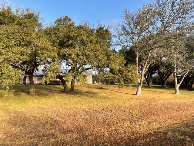 1672 Fm 318, Hallettsville, TX 77964