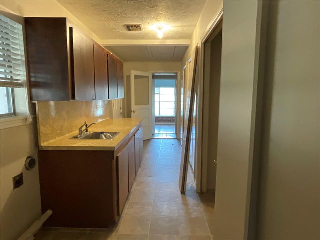 1672 Fm 318, Hallettsville, TX 77964