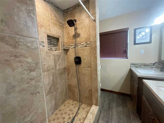 1672 Fm 318, Hallettsville, TX 77964