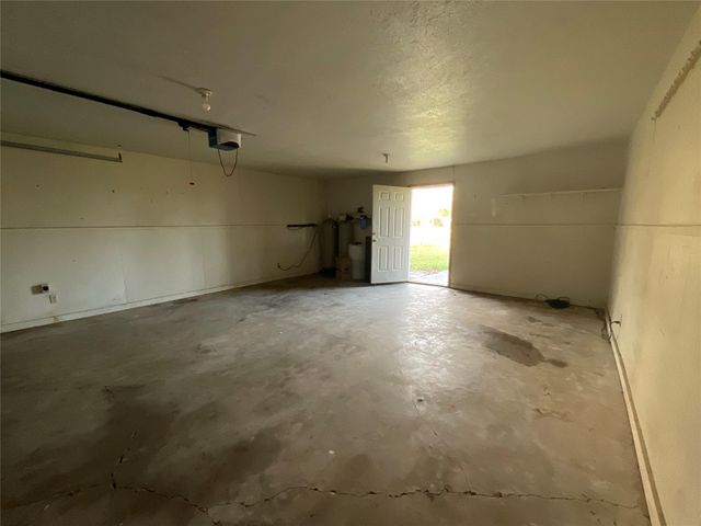 1672 Fm 318, Hallettsville, TX 77964