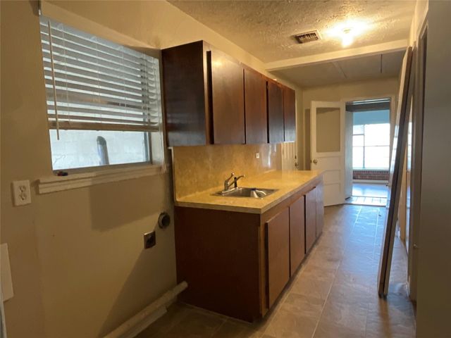 1672 Fm 318, Hallettsville, TX 77964