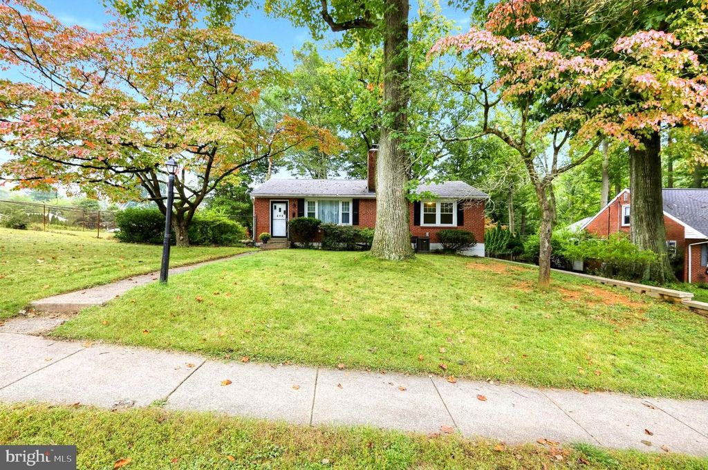 215 PARKVIEW DR, BROOMALL, PA 19008 — photo 2