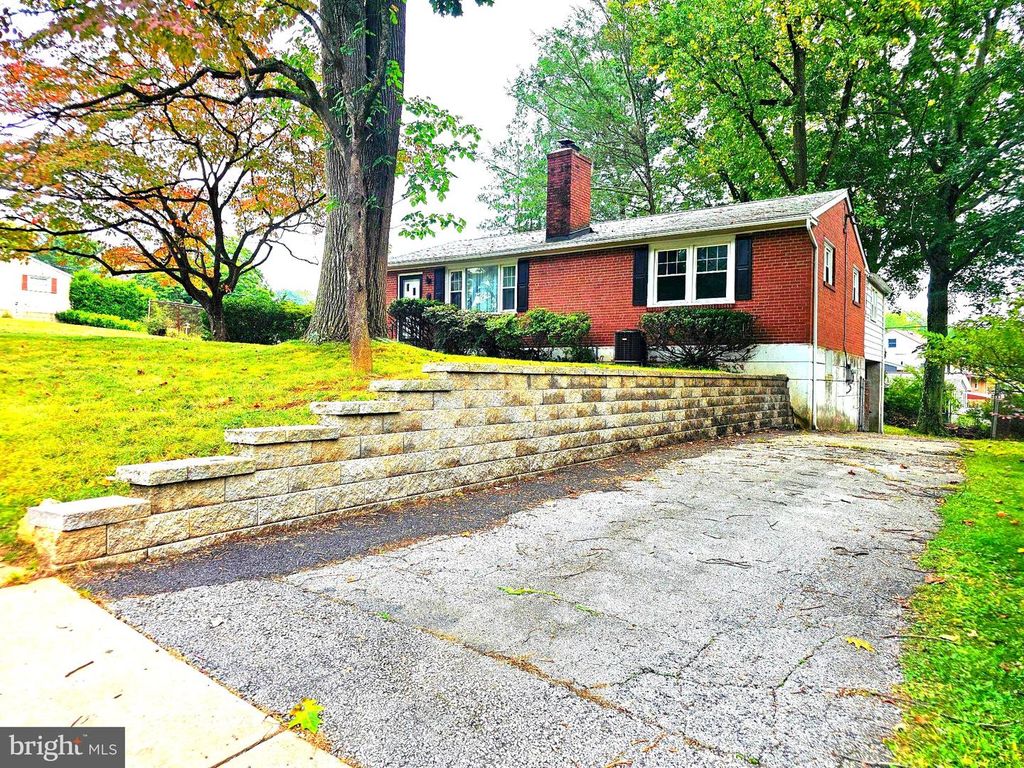 215 PARKVIEW DR, BROOMALL, PA 19008 — photo 3