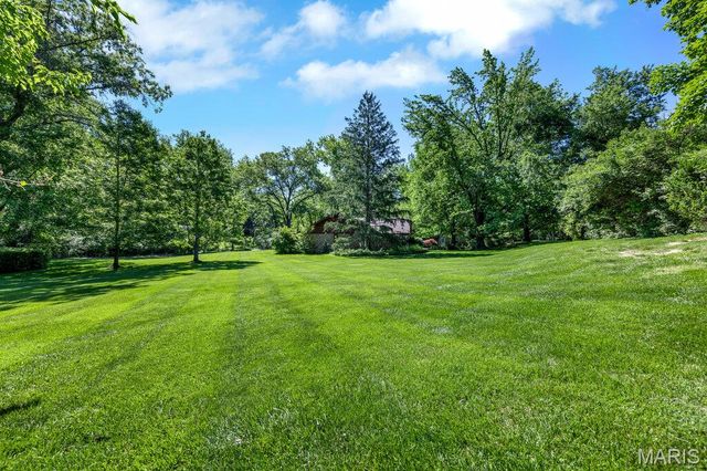 1 Huntleigh Trails Lane, St Louis, MO 63131