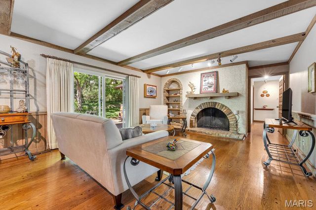 1 Huntleigh Trails Lane, St Louis, MO 63131