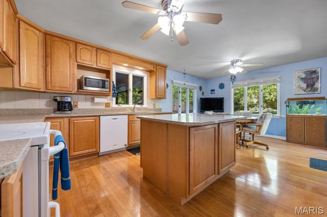 1 Huntleigh Trails Lane, St Louis, MO 63131