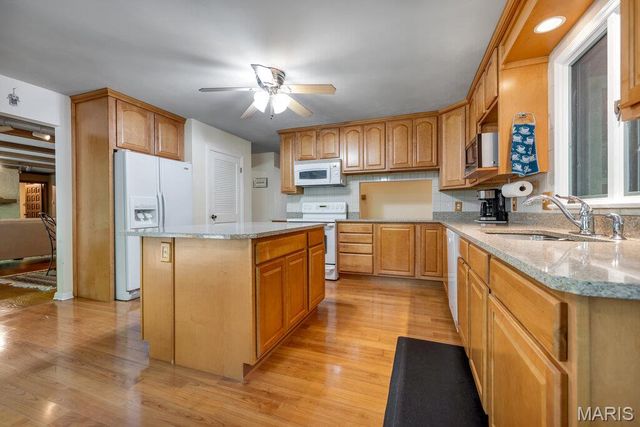 1 Huntleigh Trails Lane, St Louis, MO 63131