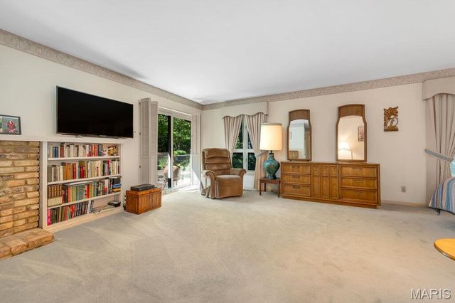1 Huntleigh Trails Lane, St Louis, MO 63131