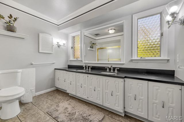 1 Huntleigh Trails Lane, St Louis, MO 63131